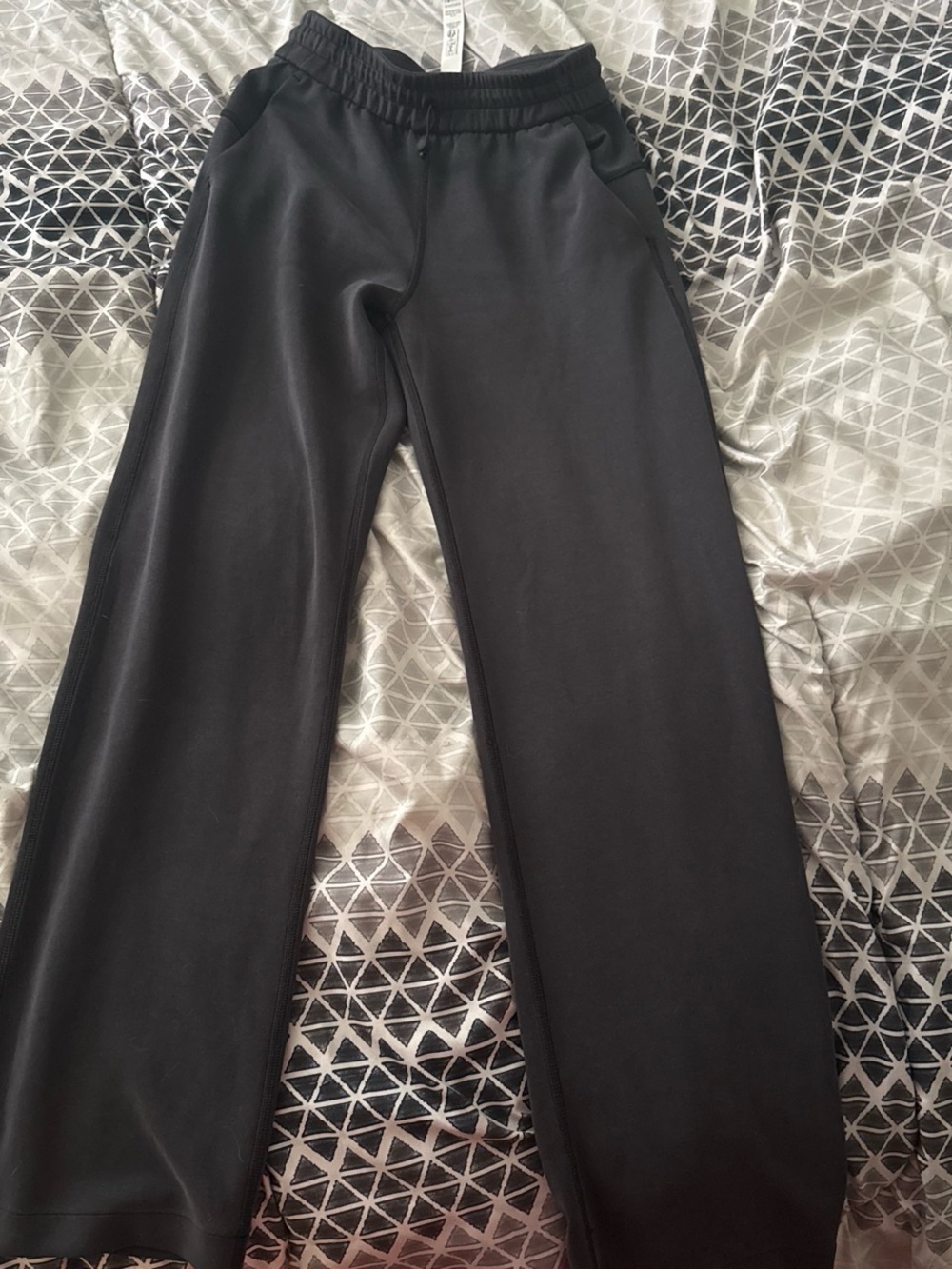 Lululemon Softstreme high-rise pant 29” (short) sz.2